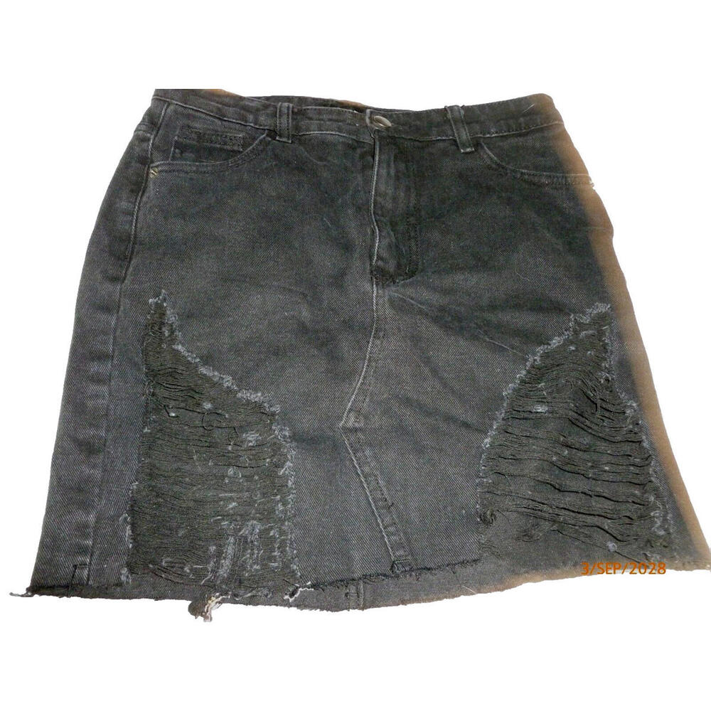 NEW PRETTY LITTLE‎ THINGS Black Denim Distressed Skirt sz 6
